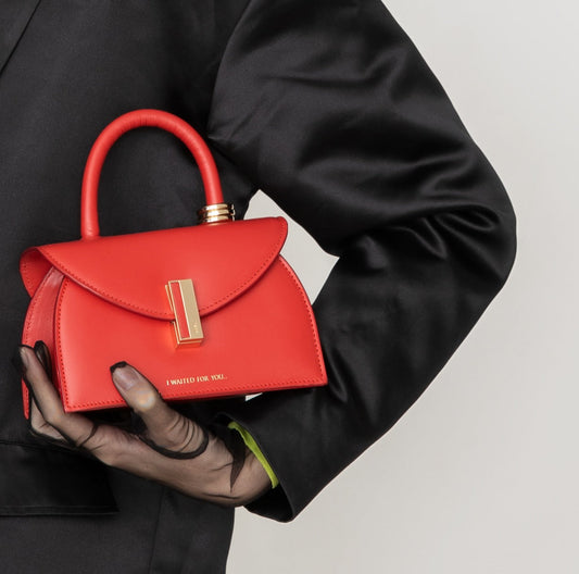 Leather handbags for women in soft leather and classic black styles